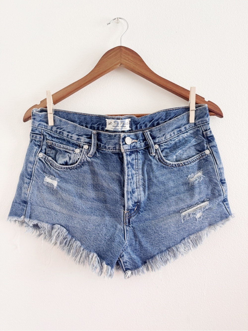 We The Free Light Blue Distressed Denim Cutoff Shorts size 27